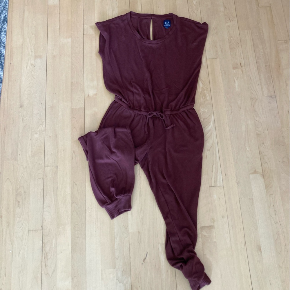 Gap Maternity Romper WITH pockets